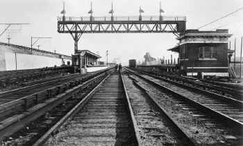 39aa. Station-Dunton-Under Construction (View E) - 01-14-1914 (LIRR-Keller).jpg (118925 bytes)
